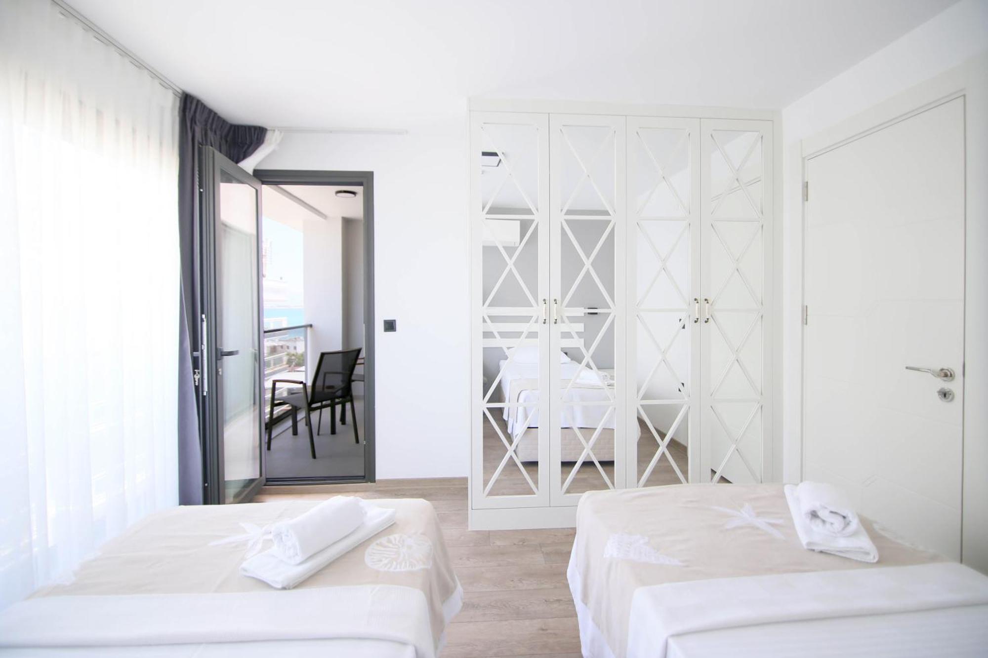 Krem Marin Otel Çeşme Exterior foto